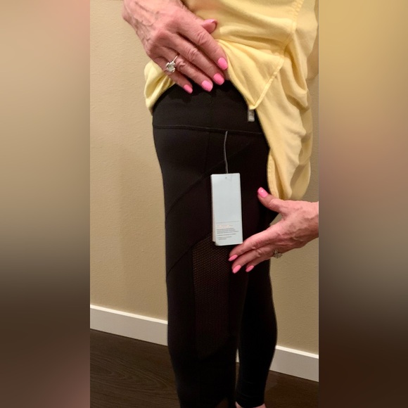 NWT ZELLA HIGH COMPRESSION YOGA PANTS💕THESE FIT LIKE A GLOVE & HUG THE BODY.💕 - Picture 2 of 9